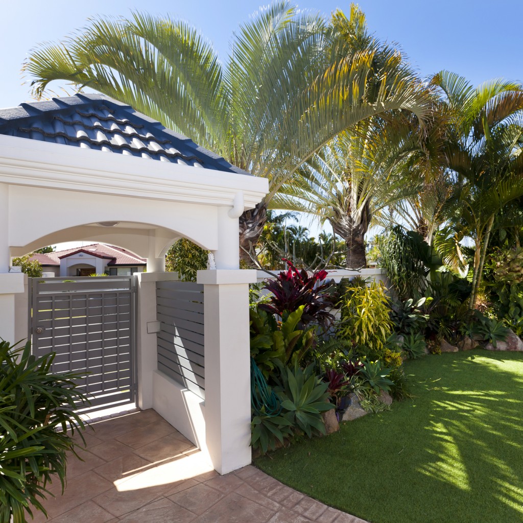 16Balmoral-Avenue-Bundall-001
